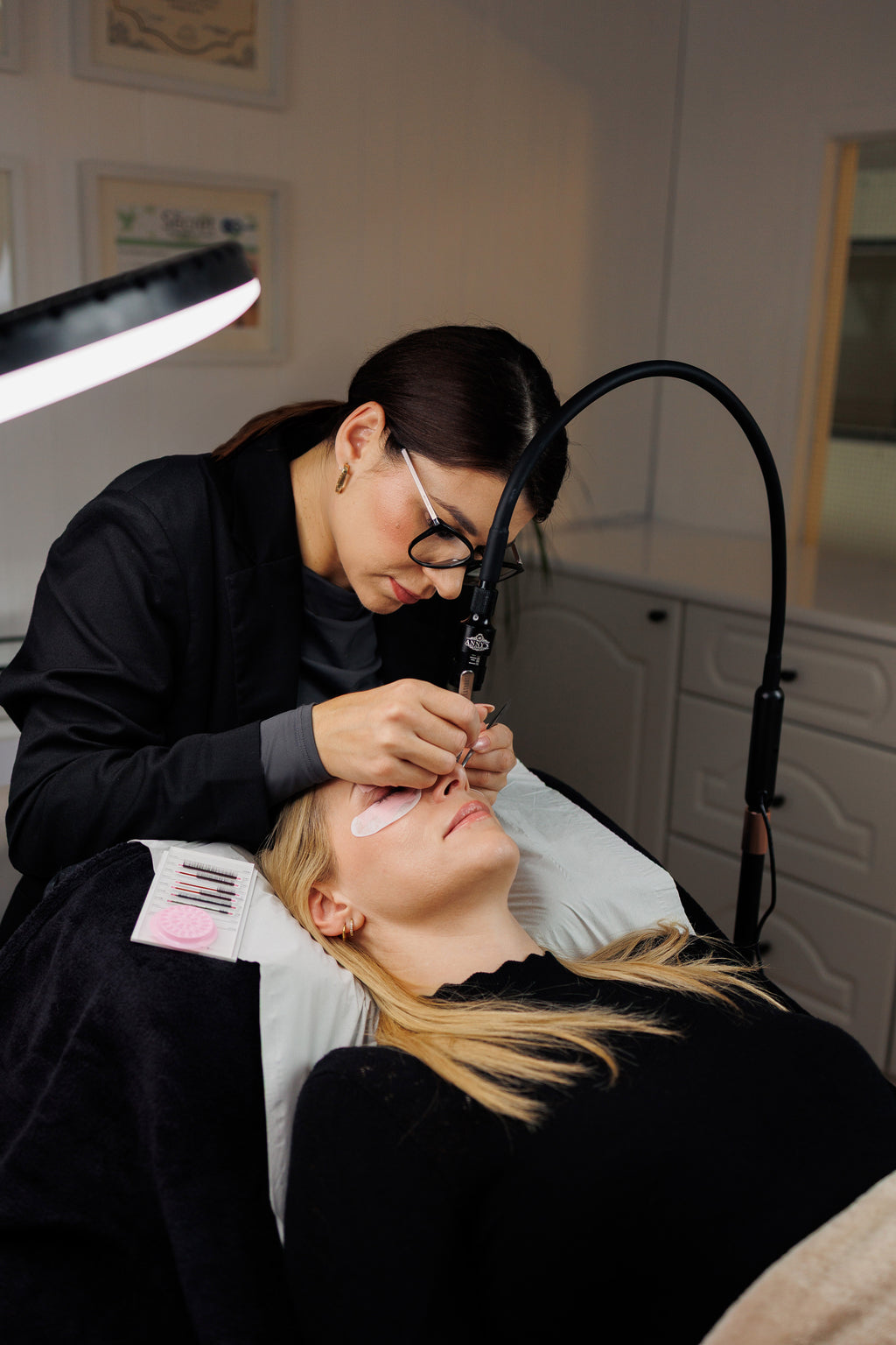 UV/LED Lash Extensions 1 Day Face to Face Course | Full LED System Included
